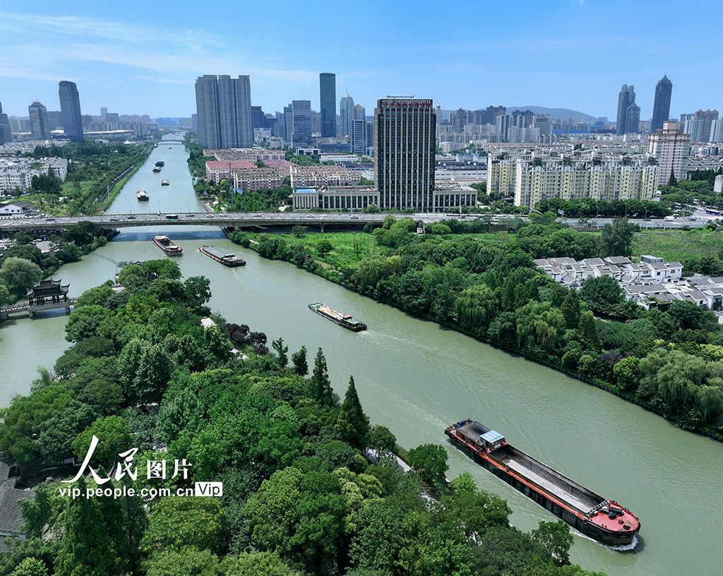 万向注册：江苏苏州：京杭大运河枫桥段运输忙